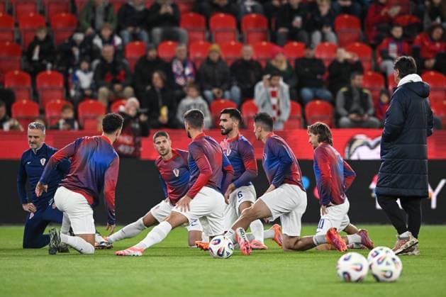 Czechia v Croatia - FIFA World Cup, WM, Weltmeisterschaft, Fussball 2026 Qualifier Players of Croatia during warm up ahead of the FIFA World Cup 2026 qualifier match between Czechia and Croatia at Fortuna Arena on October 9, 2025 in Prague, Czech Republic.  MarkoxLukunic PIXSELL