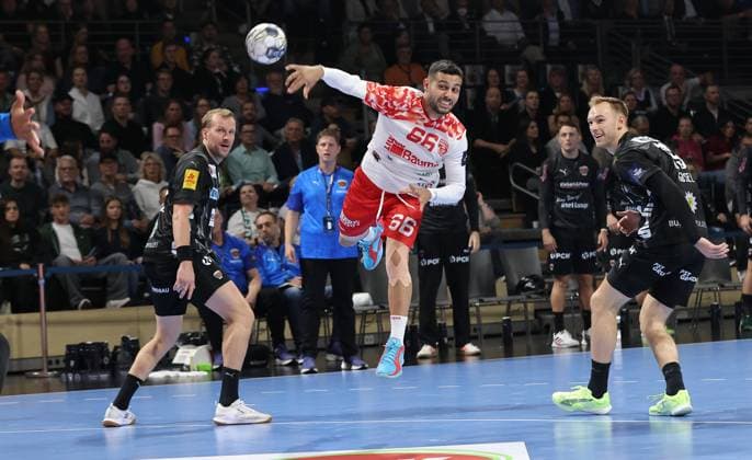 Max Darj, Yoav Lumbroso scores a goal, Mathias Gidsel duel Game scene Action Sport Handball CL Champions League Champions League Men 4 Matchday Season 2025 2026 09 10 2025 Füchse Berlin vs Dinamo Bucharest at Max Schmeling Halle