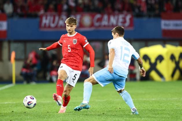 SOCCER - FIFA WC quali, AUT vs SMR VIENNA,AUSTRIA,09.OCT.25 - SOCCER - FIFA World Cup, WM, Weltmeisterschaft, Fussball 2026, European Qualifiers, group stage, OEFB international match, Länderspiel, Nationalmannschaft Austria vs San Marino. Image shows Stefan Posch (AUT) and Alessandro Tosi (SMR).  GEPAxpictures xArminxRauthner