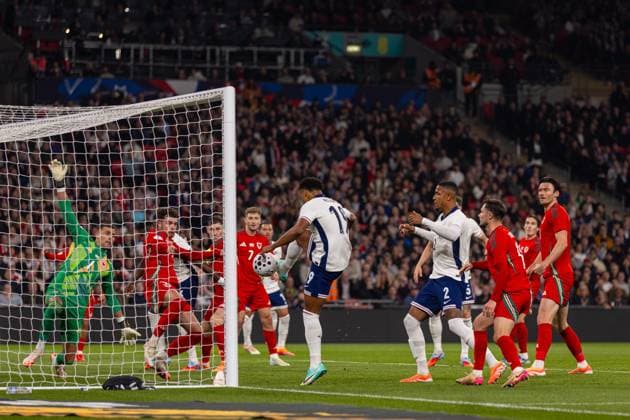 Football - International Friendly, Länderspiel, Nationalmannschaft - England v Wales LONDON, ENGLAND - Thursday, October 9, 2025: England s Ollie Watkins scores his side s second goal during an International Friendly match between England and Wales at Wembley Stadium. (Photo by David Rawcliffe Propaganda) LONDON Wembley Stadium GREATER LONDON ENGLAND  Copyright: xDavidxRawcliffex P2025-10-09-England_Wales-6