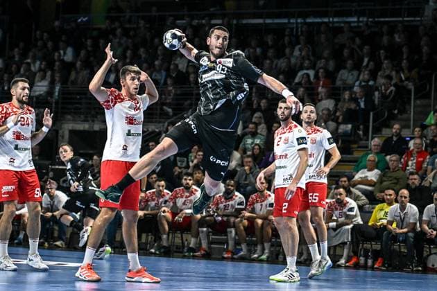 09 09 2025, xlakx, Handball EHF Champions League Fuechse Berlin Dinamo Bucharest v l Mijajlo Marsenic Fuechse Berlin goes for the jump shot Berlin Daniel Lakomski