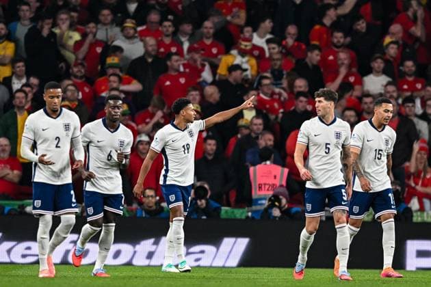 England v Wales - International Friendly, Länderspiel, Nationalmannschaft Ollie Watkins, 19, from England, gestures to the crowd after scoring England s second goal during the International Friendly match between England and Wales at Wembley Stadium in London, England, on October 9, 2025. London Greater London United Kingdom  Copyright: xMIxNewsx originalFilename:fletcher-englandv251009_npnlc.jpg