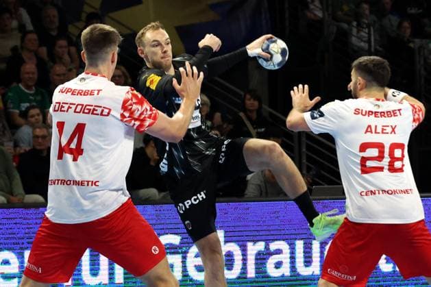 DEU, EHF Champions League, Fuechse Berlin vs DINAMO BUCURESTI, 09 10 2025, Max Schmeling Halle, Berlin, DEU, EHF Champions League, Fuechse Berlin vs DINAMO BUCURESTI, in the picture Mathias Gidsel Fuechse Berlin 19 , Ladefoged Blazejewicz, FREDERIK DINAMO BUCURESTI 14 , Pascual Garcia, ALEX DINAMO BUCURESTI 28 nordphotoxGmbHx xEngler nph00076