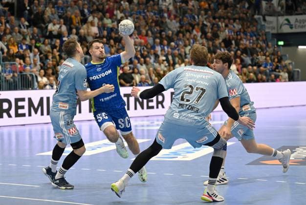 3 Joao Gomes VfL Gummersbach 3 vs Christoph Steinert HC Erlangen 44 and Antonio Metzner HC Erlangen 27 GER, VfL Gummersbach vs HC Erlangen, Handball, Daikin 1 Bundesliga, Matchday 8, Season 2025 2026, Schwalbe Arena Gummersbach, 09 10 2025 GER, VfL Gummersbach vs HC Erlangen, Handball, Daikin 1 Bundesliga, Matchday 8, Season 2025 2026, Schwalbe Arena Gummersbach, 09 10 2025 Gummersbach Copyright: xEibner-Pressefoto JuergenxAugstx EP_JAT