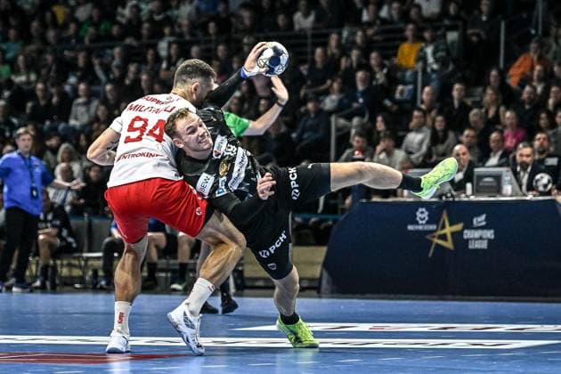 09 09 2025, xlakx, Handball EHF Champions League Fuechse Berlin Dinamo Bucharest v l Robert Militaru Dinamo Bucharest , Mathias Gidsel Fuechse Berlin duel, duel, fight, tackle Berlin Daniel Lakomski