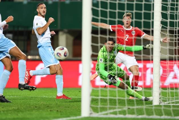 SOCCER - FIFA WC quali, AUT vs SMR VIENNA,AUSTRIA,09.OCT.25 - SOCCER - FIFA World Cup, WM, Weltmeisterschaft, Fussball 2026, European Qualifiers, group stage, OEFB international match, Länderspiel, Nationalmannschaft Austria vs San Marino. Image shows Edoardo Colombo (SMR) and Alexander Prass (AUT).  GEPAxpictures xArminxRauthner