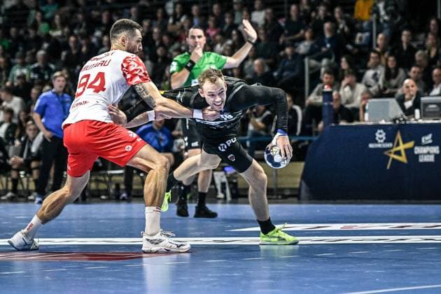 09 09 2025, xlakx, Handball EHF Champions League Fuechse Berlin Dinamo Bucharest v l Robert Militaru Dinamo Bucharest , Mathias Gidsel Fuechse Berlin duel, duel, fight, tackle Berlin Daniel Lakomski