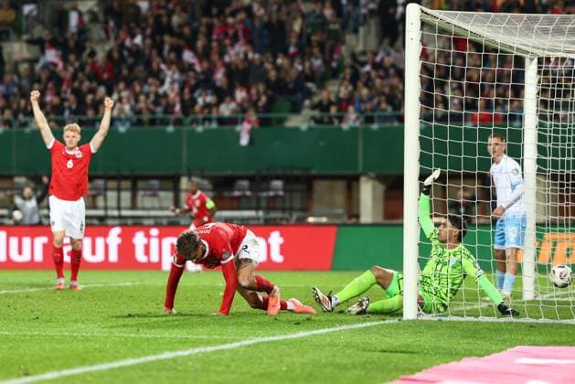 SOCCER - FIFA WC quali, AUT vs SMR VIENNA,AUSTRIA,09.OCT.25 - SOCCER - FIFA World Cup, WM, Weltmeisterschaft, Fussball 2026, European Qualifiers, group stage, OEFB international match, Länderspiel, Nationalmannschaft Austria vs San Marino. Image shows the rejoicing of Nicolas Seiwald, Stefan Posch (AUT) and Edoardo Colombo (SMR). Keywords: goal.  GEPAxpictures xArminxRauthner