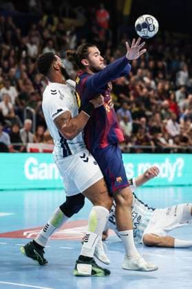 October 9, 2025, Barcelona, Barcelona, SPAIN: Luis Frade of FC Barcelona, Barca in action during the EHF Champions League 2025 26 group phase, handball match played between FC Barcelona and OTP Bank - Pick Szeged at Palau Blaugrana on October 09, 2025 in Barcelona, Spain. Barcelona SPAIN - ZUMAa181 20251009_zaa_a181_421 Copyright: xJavierxBorregox