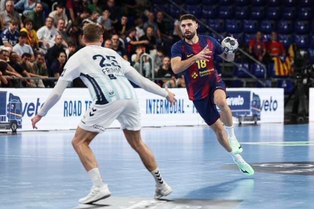 October 9, 2025, Barcelona, Barcelona, SPAIN: Blaz Janc of FC Barcelona, Barca in action during the EHF Champions League 2025 26 group phase, handball match played between FC Barcelona and OTP Bank - Pick Szeged at Palau Blaugrana on October 09, 2025 in Barcelona, Spain. Barcelona SPAIN - ZUMAa181 20251009_zaa_a181_429 Copyright: xJavierxBorregox