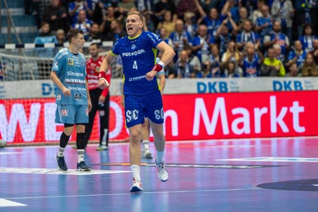 Ellidi Snaer Vidarsson, Circle shooter, VfL Gummersbach 4 , Christoph Steinert, Backcourt HC Erlangen 44 , VfL Gummersbach vs HC Erlangen, Daikin Handball Bundesliga, Men , Matchday 8, 09 10 2025 Gummersbach NRW Germany Copyright: xkolbert-press MartinxWdziecznyx