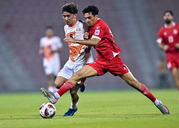 LEBANON v BHUTAN-AFC ASIAN CUP 2027 QUALIFIER THIRD ROUND Husseyn Chakroun (R) of Lebanon and Pema Zangpo of Bhutan in action during the AFC Asian Cup 2027 Qualifier third round Group B match between Lebanon and Bhutan at Grand Hamad Stadium in Doha, Qatar, on October 9, 2025. DOHA Qatar Copyright: xNOUSHADx