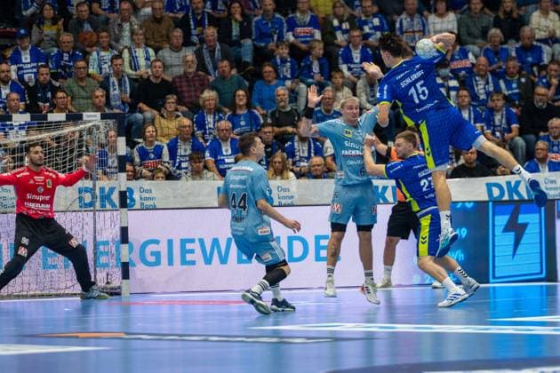 Khalifa Ghedbane, Goalkeeper HC Erlangen 96 , Miro Schluroff, Backcourt, VfL Gummersbach 15 , Kristjan Horžen, Circle Winger, VfL Gummersbach 27 , VfL Gummersbach vs HC Erlangen, Daikin Handball Bundesliga, Men , Matchday 8, 09 10 2025 Gummersbach NRW Germany Copyright: xkolbert-press MartinxWdziecznyx