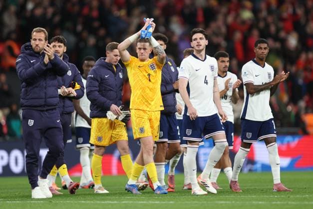 London, England, 9th October 2025. Jordan Pickford of England and Declan Rice of England acknowledge their fans during the England vs Wales International Friendly, Länderspiel, Nationalmannschaft match at Wembley Stadium, London. Picture credit should read: David Klein Sportimage EDITORIAL USE ONLY. No use with unauthorised audio, video, data, fixture lists, club league logos or live services. Online in-match use limited to 120 images, no video emulation. No use in betting, games or single club league player publications. SPI_051_DK_ENG_WALjpg SPI-4207-0094