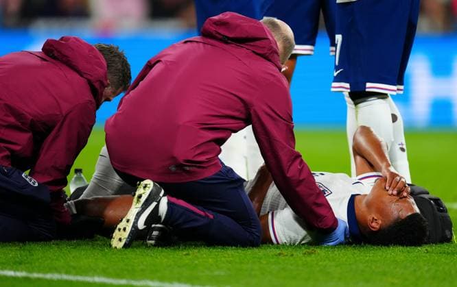 Ollie Watkins of England in pain after colliding with the goalpost England v Wales, International Friendly, Länderspiel, Nationalmannschaft Football, Wembley Stadium, London, UK - 09 Oct 2025London Wembley Stadium United Kingdom EDITORIAL USE ONLY No use with unauthorised audio, video, data, fixture lists, club league logos or live services. Online in-match use limited to 120 images, no video emulation. No use in betting, games or single club league player publications. Copyright: xJavierxGarcia Shutterstockx 15522901be
