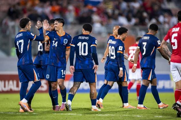 ATTARD - (l-r) Quilindschy Hartman of the Netherlands, Tijjani Reijnders of the Netherlands, and Memphis Depay of the Netherlands at the National Stadium during the Dutch national team, Nationalteam s 2026 FIFA World Cup, WM, Weltmeisterschaft, Fussball qualifying match against Malta. ANP KOEN VAN WEEL xVIxANPxSportx xxANPxIVx 538803525 originalFilename: 538803525.jpg