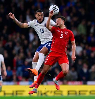 England v Wales, London, UK - 9 Oct 2025 Morgan Rogers of England challenges for the ball with Ethan Ampadu of Wales during the AlzheimerÕs Society International Friendly, Länderspiel, Nationalmannschaft match between England and Wales on 9th October 2025 at Wembley Stadium, London London Wembley Stadium London GBR Copyright: xFrankiexOKeeffe PPAUKx PPA-222066