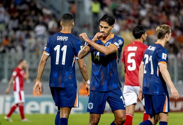 ATTARD - (l-r) Cody Gakpo of the Netherlands, Tijjani Reijnders of the Netherlands, Kurt Shaw of Malta, and Frenkie de Jong of the Netherlands at the National Stadium during the Dutch national team, Nationalteam s 2026 FIFA World Cup, WM, Weltmeisterschaft, Fussball qualifying match against Malta. ANP KOEN VAN WEEL xVIxANPxSportx xxANPxIVx 538804557 originalFilename: 538804557.jpg