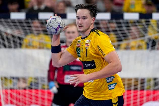 Robert Timmermeister RNL, 7 , on the ball, single picture, single photo, action, action, 09 10 2025, Mannheim Germany , Handball, Bundesliga, Rhein Neckar Löwen Frisch Auf Göppingen xozx