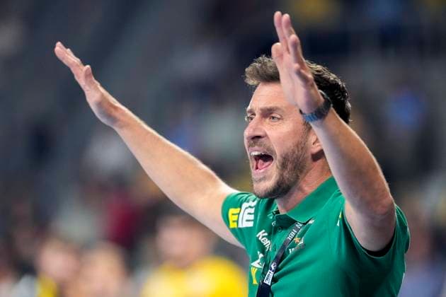 Benjamin Matschke Ben Matschke, coach, head coach, Göppingen , gives instructions, gestures, gesticulates with arms, single picture, single photo, action, action, 09 10 2025, Mannheim Germany , Handball, Bundesliga, Rhein Neckar Löwen Frisch Auf Göppingen xozx