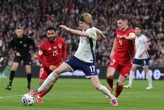 England v Wales International Friendly, Länderspiel, Nationalmannschaft Anthony Gordon of England takes on the Welsh defence during the International Friendly match at Wembley Stadium, London UK Newspapers OUT Copyright: xPaulxChestertonx FIL-22337-0158