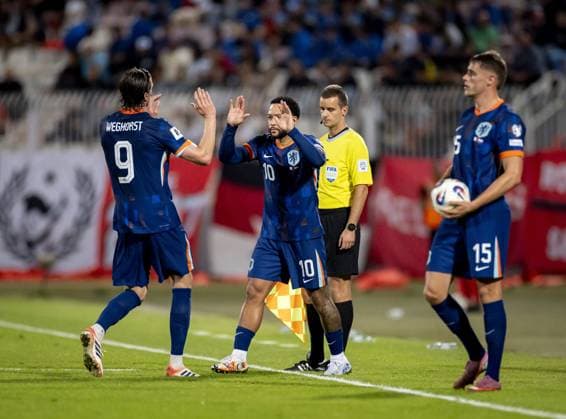 ATTARD - (l-r) Wout Weghorst and Memphis Depay of the Netherlands at the National Stadium during the Dutch national team, Nationalteam s 2026 FIFA World Cup, WM, Weltmeisterschaft, Fussball qualifying match against Malta. ANP KOEN VAN WEEL xVIxANPxSportx xxANPxIVx 538807496 originalFilename: 538807496.jpg