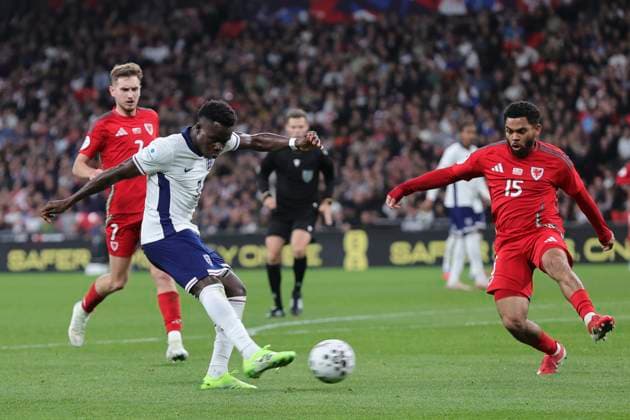 England v Wales International Friendly, Länderspiel, Nationalmannschaft Bukayo Saka of England has a shot on goal during the International Friendly match at Wembley Stadium, London UK Newspapers OUT Copyright: xPaulxChestertonx FIL-22337-0202
