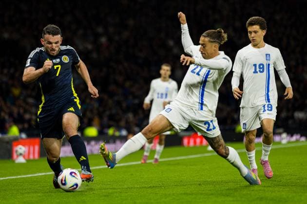 Scotland v Greece 2026 FIFA World Cup, WM, Weltmeisterschaft, Fussball Qualifier 09 10 2025. John McGinn (7 - Scotland) is challenged by Kostas Tsimikas (21 - Greece) during the 2026 FIFA World Cup Qualifier match between Scotland and Greece at Hampden Park, Glasgow, United Kingdom on 9 October 2025. Editorial use only , Copyright: xRaymondxDaviesx PSI-23008-0086