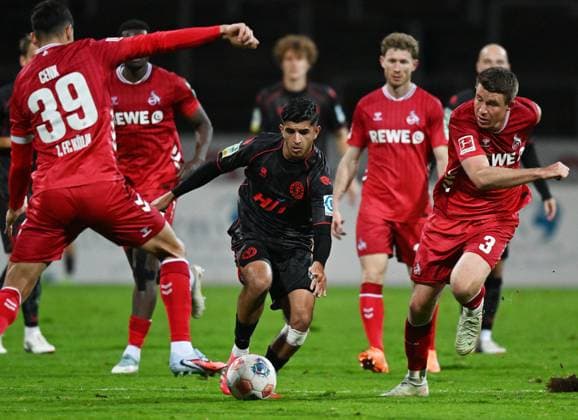 09 10 2025, xophax, Soccer Bundesliga 2025 Test match Cologne Cup international break 1 FC Köln vs Fortuna Köln Kian Hekmat , center SC Fortuna Köln vs Cenk Özkacar , Ragnar Ache , Florian Kainz and Dominique Heintz , right all 1 FC Köln Köln