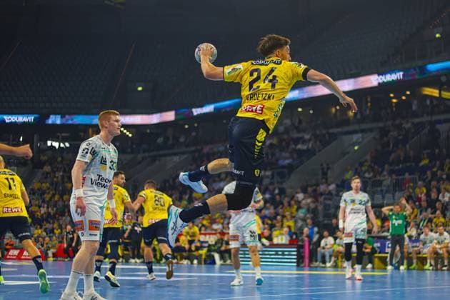 Rhein-Neckar Löwen vs Frisch Auf Göppingen DAIKIN Handball Bundesliga Patrick Groetzki (Rhein-Neckar Löwen) during the DAIKIN Handball Bundesliga 2025 26 match between Rhein-Neckar Löwen and Frisch Auf Göppingen at SAP Arena in Mannheim, Germany, on October 8, 2025. (Photo by Kadir Caliskan Middle East Images) Mannheim Baden-Wurttemberg Germany Copyright: xKadirxCaliskanx