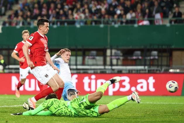 SOCCER - FIFA WC quali, AUT vs SMR VIENNA,AUSTRIA,09.OCT.25 - SOCCER - FIFA World Cup, WM, Weltmeisterschaft, Fussball 2026, European Qualifiers, group stage, OEFB international match, Länderspiel, Nationalmannschaft Austria vs San Marino. Image shows Michael Gregoritsch (AUT), Giacomo Matteoni and Giacomo Matteoni (SMR). Keywords: goal. GEPAxpictures xArminxRauthner