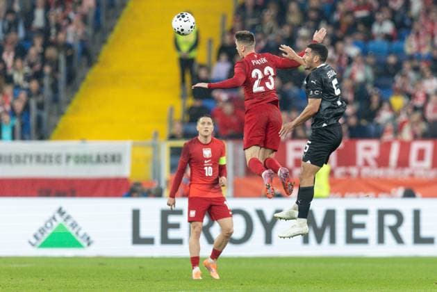 9th October 2025; Stadion Slaski, Chorzow, Poland; International Football, friendly match, Poland versus New Zealand; Piotr Zielinski (POL), Krzysztof Piatek (POL) and Michael Boxall (NZA) challenge for a loose ball  FotoxOlimpik
