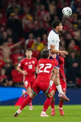 England v Wales, International Morgan Gibbs-White of England under pressure from Josh Sheehan of Wales during the England v Wales Friendly international match, Länderspiel, Nationalmannschaft at Wembley Stadium, London, England, United Kingdom on 9 October 2025 Credit: Dylan Hepworth Every Second Media Editorial use only. All images are copyright Every Second Media Limited. No images may be reproduced without prior permission. Copyright: xIMAGO EveryxSecondxMediax ESM-1620-0126 DylanxHepworthx xEveryxSecondxMediax