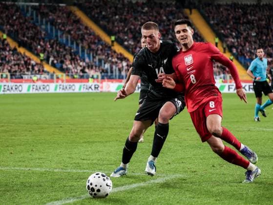 Poland Vs New Zealand friendly match at Silesia Stadium in Chorzow - 09 Oct 2025 Polish football player Bartosz Kapustka and Finn Surman of New Zealand seen in action during the friendly match between Poland and New Zealand at Silesia Stadium. Final score; Poland wins 1:0. Chorzow Poland Copyright: xDominikaxZarzyckax xSOPAxImagesx October_9_2025_Chocrzow_footbal-32