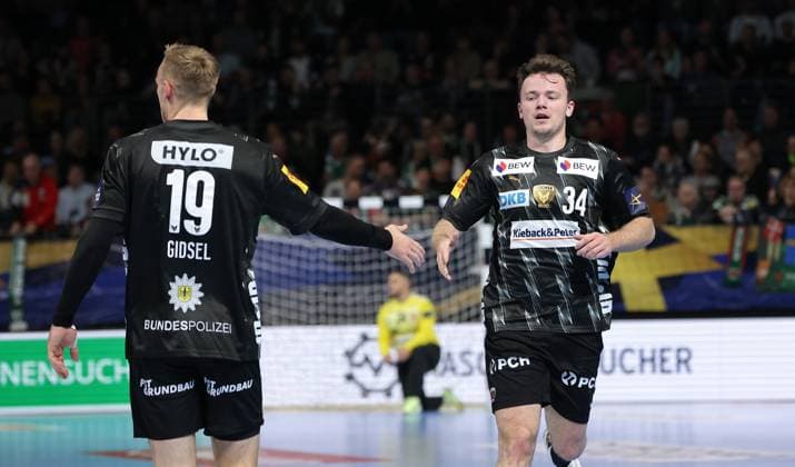 Mathias Gidsel, Hakun West av Teigum cheers after goal Joy Emotion Cheering Sport Handball CL Champions League Champions League Men 4 Matchday Season 2025 2026 09 10 2025 Füchse Berlin vs Dinamo Bucharest in the Max Schmeling Halle
