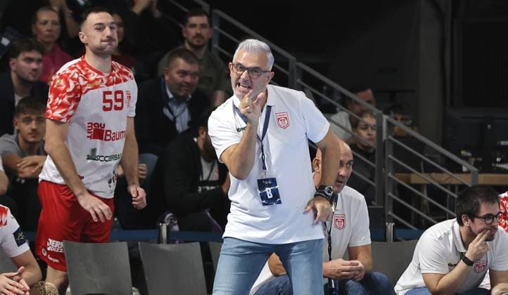 Sebastian Bota pointing, gesturing Upper body action Sport Handball CL Champions League Champions League Men 4 Matchday Season 2025 2026 09 10 2025 Füchse Berlin vs Dinamo Bucharest in the Max Schmeling Halle