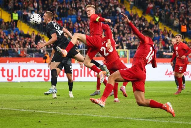 Poland - New Zealand International Friendly, Länderspiel, Nationalmannschaft Match Karol Swiderski during the Poland - New Zealand international friendly football match at Silesian Stadium in Chorzow, Poland on October 9, 2025. Chorzow Poland  Copyright: xBeataxZawrzelx originalFilename:zawrzel-polandne251009_npxIB.jpg