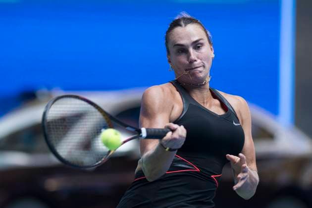 (251010) -- WUHAN, Oct. 10, 2025 -- Aryna Sabalenka hits a return during the women s singles quarterfinal match between Elena Rybakina of Kazakhstan and Aryna Sabalenka of Belarus at the 2025 Wuhan Open tennis tournament in Wuhan, central China s Hubei Province, Oct. 10, 2025. ) (SP)CHINA-WUHAN-TENNIS-WUHAN OPEN-WOMEN S SINGLES (CN) WuxZhizun 