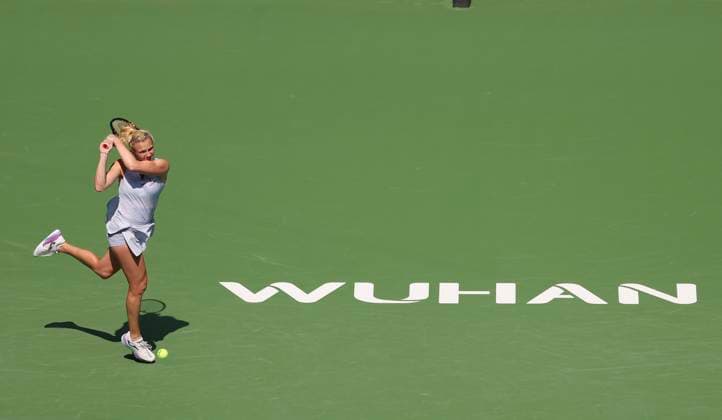 (251010) -- WUHAN, Oct. 10, 2025 -- Katerina Siniakova of the Czech Republic hits a return during the women s singles quarterfinal match against Jessica Pegula of the United States at the 2025 Wuhan Open tennis tournament in Wuhan, central China s Hubei Province, Oct. 10, 2025. ) (SP)CHINA-WUHAN-TENNIS-WUHAN OPEN-WOMEN S SINGLES (CN) BaixXuefei 