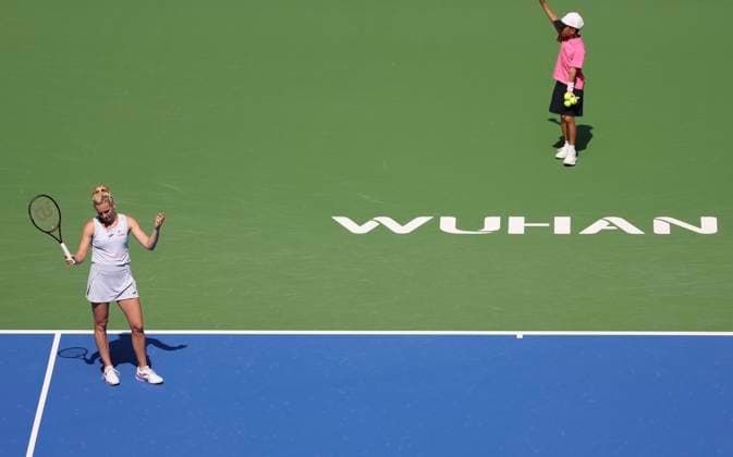 (251010) -- WUHAN, Oct. 10, 2025 -- Katerina Siniakova of the Czech Republic reacts during the women s singles quarterfinal match against Jessica Pegula of the United States at the 2025 Wuhan Open tennis tournament in Wuhan, central China s Hubei Province, Oct. 10, 2025. ) (SP)CHINA-WUHAN-TENNIS-WUHAN OPEN-WOMEN S SINGLES (CN) BaixXuefei 
