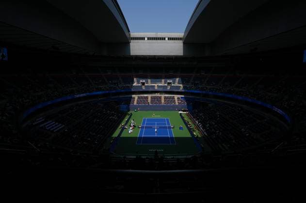 (251010) -- WUHAN, Oct. 10, 2025 -- Photo taken on Oct. 10, 2025 shows the women s singles quarterfinal match between Jessica Pegula of the United States and Katerina Siniakova of the Czech Republic at the 2025 Wuhan Open tennis tournament in Wuhan, central China s Hubei Province. ) (SP)CHINA-WUHAN-TENNIS-WUHAN OPEN-WOMEN S SINGLES (CN) BaixXuefei 