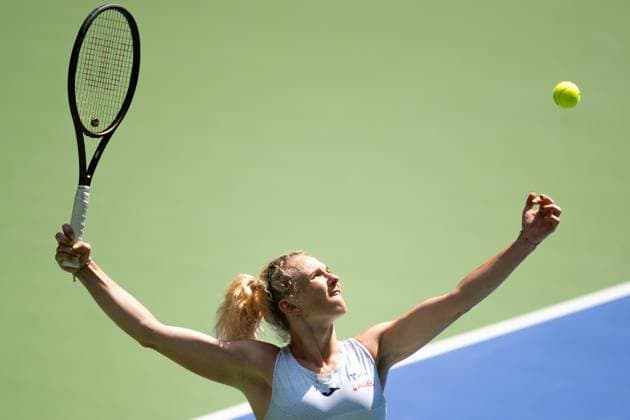 (251010) -- WUHAN, Oct. 10, 2025 -- Katerina Siniakova of the Czech Republic serves during the women s singles quarterfinal match against Jessica Pegula of the United States at the 2025 Wuhan Open tennis tournament in Wuhan, central China s Hubei Province, Oct. 10, 2025. ) (SP)CHINA-WUHAN-TENNIS-WUHAN OPEN-WOMEN S SINGLES (CN) XiaoxYijiu 