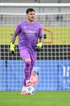 Heidenheim, Deutschland, 09.10.25: Torwart Kevin Müller (1. FC Heidenheim 1846) in Aktion, am Ball, Einzelaktion waehrend des Freundschaftsspiel zwischen dem 1.FC Heidenheim vs SpVgg Greuther Fürth im Voith Arena am 09. Oktober 2025 in Heidenheim, Deutschland. (Foto von Harry Langer DeFodi Images) Voth Arena, Germany, 09.10.25: Torwart Kevin Müller (1. FC Heidenheim 1846) controls the Ball during the Friendly match between 1.FC Heidenheim vs SpVgg Greuther Fürth at Heidenheim on October 9, 2025 in Voth Arena, Germany. (Photo by Harry Langer DeFodi Images) DFB DFL REGULATIONS PROHIBIT ANY USE OF PHOTOGRAPHS AS IMAGE SEQUENCES AND OR QUASI-VIDEO. (Photo by Harry Langer DeFodi Images) DFB DFL REGULATIONS PROHIBIT ANY USE OF PHOTOGRAPHS AS IMAGE SEQUENCES AND OR QUASI-VIDEO. Heidenheim, Germany, 09 10 25 Goalkeeper Kevin Müller 1 FC Heidenheim 1846 in action, on the ball, single action during the Friendly match between 1 FC Heidenheim vs SpVgg Greuther Fürth at Voith Arena on October 09, 2025 in Heidenheim, Germany Photo by Harry Langer DeFodi Images Voth Arena, Germany, 09 10 25 Goalkeeper Kevin Müller 1 FC Heidenheim 1846 controls the Ball during the Friendly match between 1 FC Heidenheim vs SpVgg Greuther Fürth at Heidenheim on October 9, 2025 in Voth Arena, Germany Photo by Harry Langer DeFodi Images DFB DFL REGULATIONS PROHIBIT ANY USE OF PHOTOGRAPHS AS IMAGE SEQUENCES AND OR QUASI VIDEO Photo by Harry Langer DeFodi Images DFB DFL REGULATIONS PROHIBIT ANY USE OF PHOTOGRAPHS AS IMAGE SEQUENCES AND OR QUASI VIDEO