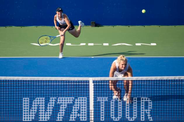 (251010) -- WUHAN, Oct. 10, 2025 -- Storm Hunter (L) Katerina Siniakova compete during the women s doubles quarterfinal between Chan Hao-Ching (Chinese Taipei) Jiang Xinyu (China) and Storm Hunter (Australia) Katerina Siniakova (the Czech Republic) at the 2025 Wuhan Open tennis tournament in Wuhan, central China s Hubei Province, Oct. 10, 2025. ) (SP)CHINA-WUHAN-TENNIS-WUHAN OPEN-WOMEN S DOUBLES-QUARTERFINAL (CN) WuxZhizun 