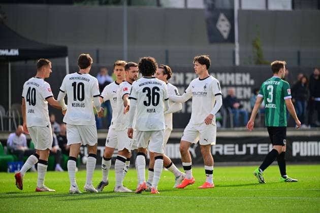 10 10 2025 Moenchengladbach Fußball, Herren, Saison 2025 2026, Testspiel, Borussia Moenchengladbach vs Preussen Muenster Torjubel Gladbach nach dem Tor zum 1 0 ganz links Torschuetze Jan Urbich Gladbach, 40 DFL regulations prohibit any use of photographs as image sequences and or quasi video Borussia Park NRW Deutschland