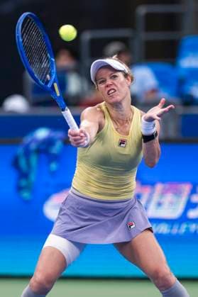 (251010) -- WUHAN, Oct. 10, 2025 -- Laura Siegemund hits a return during the women s singles quarterfinal match between Coco Gauff of the United States and Laura Siegemund of Germany at the 2025 Wuhan Open tennis tournament in Wuhan, central China s Hubei Province, Oct. 10, 2025. ) (SP)CHINA-WUHAN-TENNIS-WUHAN OPEN-WOMEN S SINGLES-QUARTERFINAL (CN) WuxZhizun 