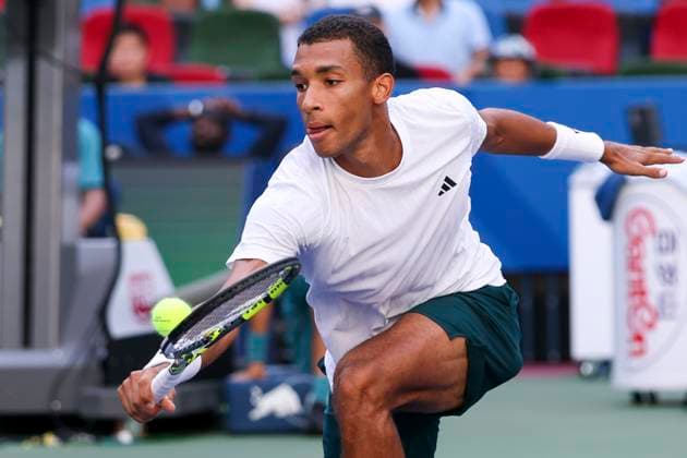 (251010) -- SHANGHAI, Oct. 10, 2025 -- Felix Auger-Aliassime of Canada hits a return to Arthur Rinderknech of France during the men s singles quarterfinal at the ATP, Tennis Herren World Tour Shanghai Masters tennis tournament in Shanghai, east China, Oct. 10, 2025. ) (SP)CHINA-SHANGHAI-TENNIS-ATP TOUR-SHANGHAI MASTERS-MEN S SINGLES (CN) WangxXiang 