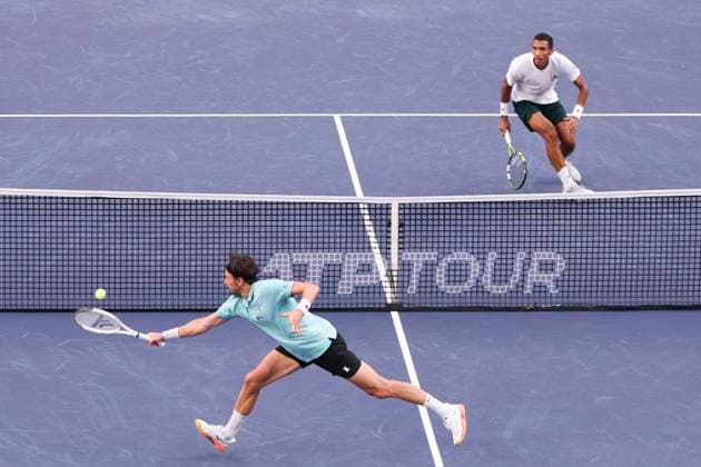 (251010) -- SHANGHAI, Oct. 10, 2025 -- Arthur Rinderknech (L) of France hits a return to Felix Auger-Aliassime of Canada during the men s singles quarterfinal at the ATP, Tennis Herren World Tour Shanghai Masters tennis tournament in Shanghai, east China, Oct. 10, 2025. ) (SP)CHINA-SHANGHAI-TENNIS-ATP TOUR-SHANGHAI MASTERS-MEN S SINGLES (CN) WangxXiang 