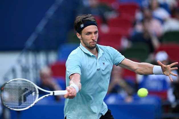 (251010) -- SHANGHAI, Oct. 10, 2025 -- Arthur Rinderknech of France hits a return to Felix Auger-Aliassime of Canada during the men s singles quarterfinal at the ATP, Tennis Herren World Tour Shanghai Masters tennis tournament in Shanghai, east China, Oct. 10, 2025. ) (SP)CHINA-SHANGHAI-TENNIS-ATP TOUR-SHANGHAI MASTERS-MEN S SINGLES (CN) ChenxHaoming 