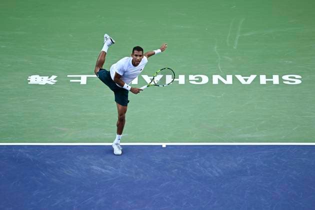 (251010) -- SHANGHAI, Oct. 10, 2025 -- Felix Auger-Aliassime of Canada serves to Arthur Rinderknech of France during the men s singles quarterfinal at the ATP, Tennis Herren World Tour Shanghai Masters tennis tournament in Shanghai, east China, Oct. 10, 2025. ) (SP)CHINA-SHANGHAI-TENNIS-ATP TOUR-SHANGHAI MASTERS-MEN S SINGLES (CN) ChenxHaoming 